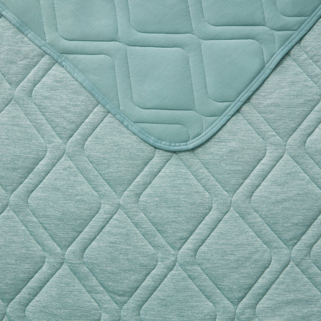 Brookstone Cooling Comfort Throw
